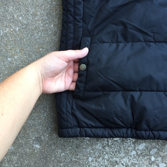 Old Navy | Black Puffer Vest! - Picture 4 of 6